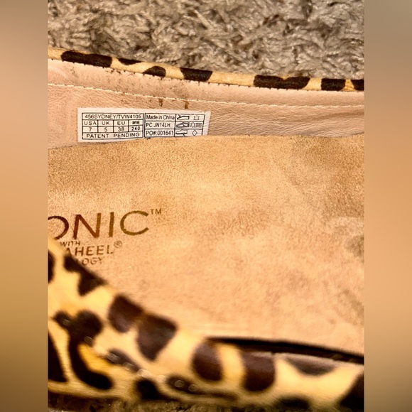 Women’s Vionic Animal Print Women's Loafers Size 7 - Picture 7 of 9